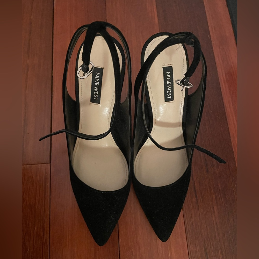 Nine West black point toe heel - size 9